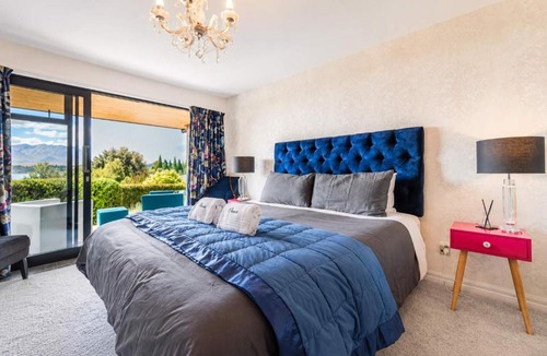 Tekapo Hotel | Pukaki - Tekapo King Room with Lake & Mountain Views