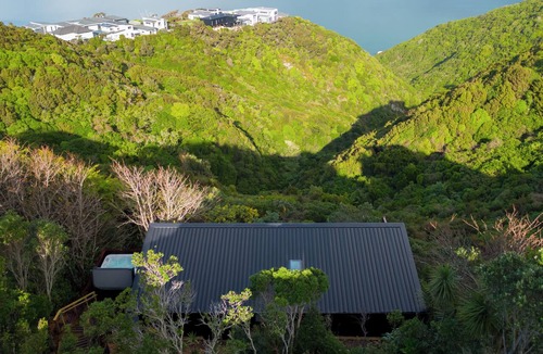Newlands House | Pukehuia Paradise – Private Spa Retreat with Wellington Harbour Views