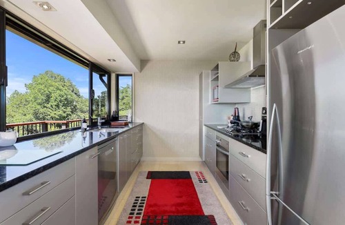 Kawaha Point House | Pukeko Landing - Lake Views, Spa Pool, Sleeps 7