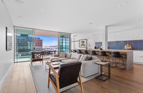 Auckland Central Business District Apartment | Pure Luxury 3 Bedroom with Ensuite on the Viaduct