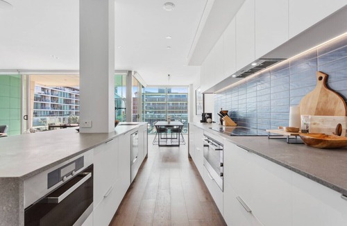 Auckland Central Business District Apartment | Pure Luxury 3 Bedroom with Ensuite on the Viaduct