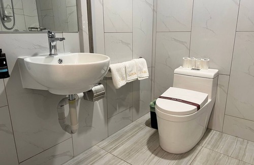 Kawaha Point Hotel | Quality Hotel Rooms with 1 to 4 Beds