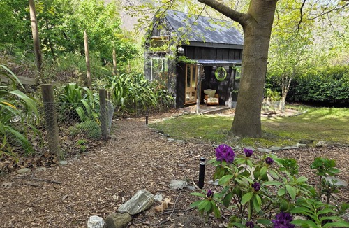 Gibbston Cottage | Queenstown cycle trail tiny house accommodation - please note, no vehicle access