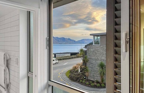 Queenstown Resort | Queenstown Studio with Lake & Mountain Glimpses