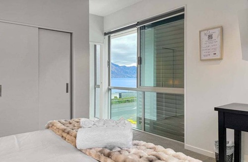 Queenstown Resort | Queenstown Studio with Lake & Mountain Glimpses