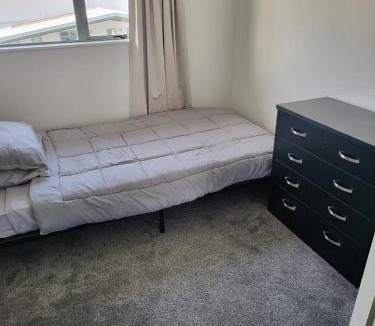 Flat Bush House | Quiet and tidy rooms