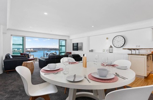 Auckland Central Business District Apartment | QV Stays Harbourfront Escape