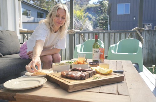 Raglan House | Raglan Crib - Fire Pit, SUP, Harbour View & Walks