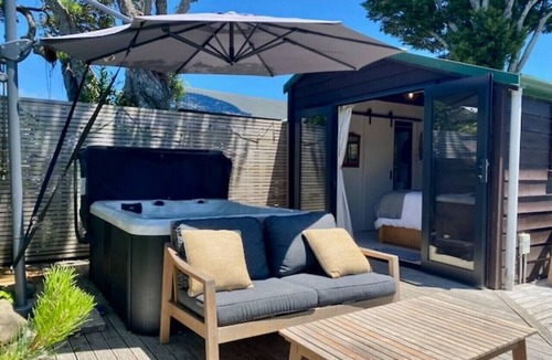 Raglan Cottage | Raglan View Cottage Spa Pool