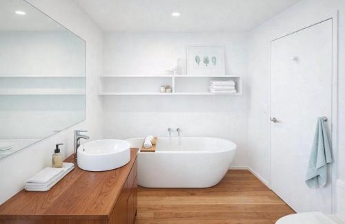 Raglan House | Raglan West Cottage, Surf Side Escape