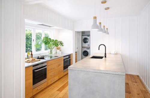 Raglan House | Raglan West Cottage, Surf Side Escape