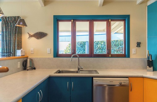 Rainbow Point House | Rainbow Point Yacht Club - Taupo Holiday Home