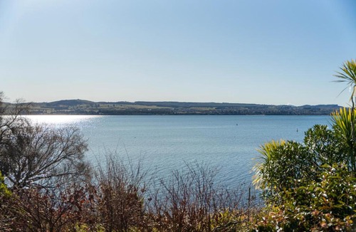 Rainbow Point House | Rainbow Point Yacht Club - Taupo Holiday Home