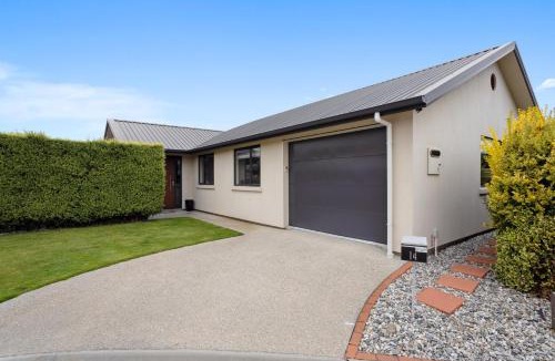 Alexandra House | Rangi Marie - Alexandra Holiday Home