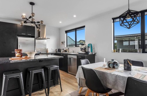 Waiotahi House | Rānui at the Drifts- Luxury Beach Stay Waiotahe