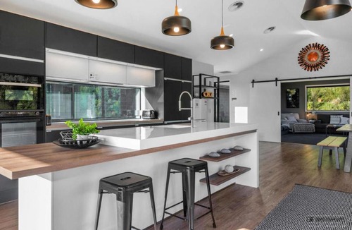 Kinloch House | Raptors Haven - Kinloch, Taupo