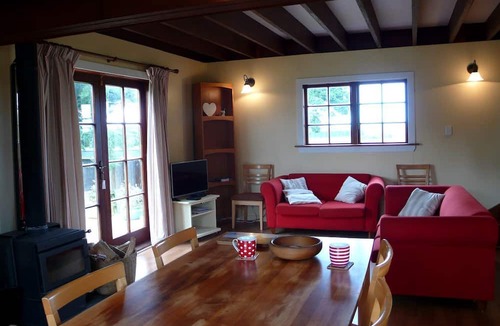 Windwhistle Cabin | Recently Refurbished Cabin with Fantastic Views near Mount Hutt, New Zealand