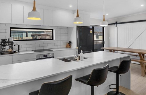 Waihi Beach House | Recline on Leo | Dog-Friendly, 400m to Beach