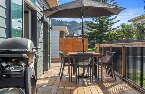 Waihi Beach House | Recline on Leo | Dog-Friendly, 400m to Beach