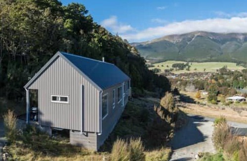 St. Arnaud House | Red Beam Nelson Lakes