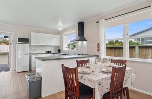 Springfield House | Red Door 56 - Ride to Redwoods, Sleeps 4