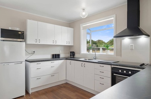 Springfield House | Red Door 56 - Ride to Redwoods, Sleeps 4