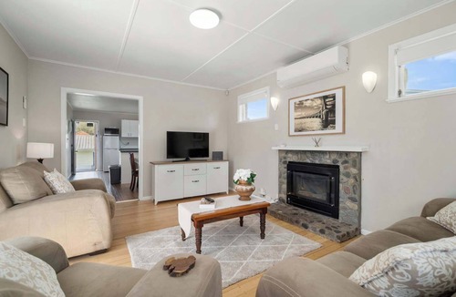 Springfield House | Red Door 56 - Ride to Redwoods, Sleeps 4