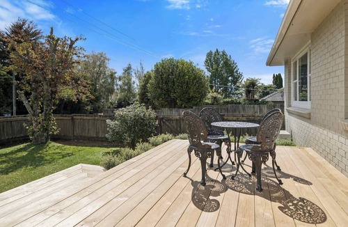 Springfield House | Red Door 56 - Ride to Redwoods, Sleeps 4