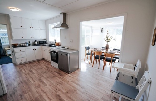 Rotorua House | Redwood Lodge Retreat by Aotearoa Airbnb Management