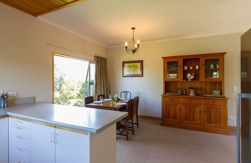 Wanaka Cottage | Relax at Wanaka - Wanaka Holiday Home With Wifi