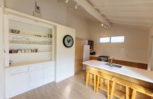 Waimarama House | Relax by the beach @ Cozy Bach No.40