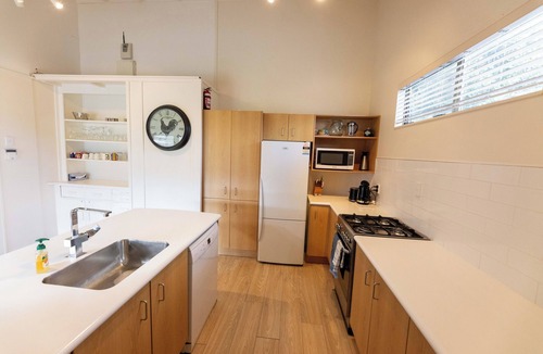 Waimarama House | Relax by the beach @ Cozy Bach No.40