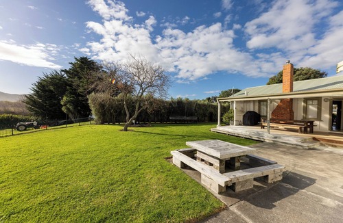 Waimarama House | Relax by the beach @ Cozy Bach No.40