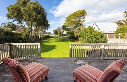 Waimarama House | Relax by the beach @ Cozy Bach No.40