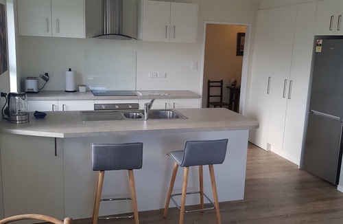 Otaki House | Relax in a quiet Garden Retreat