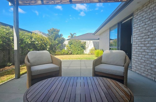 Papamoa Beach House | Relax in Beautiful Papamoa – Stylish, Comfortable Home Close to the Beach