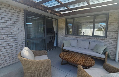 Papamoa Beach House | Relax in Beautiful Papamoa – Stylish, Comfortable Home Close to the Beach