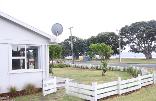 One Tree Point House | Relax Swim Boat Fish Explore at our classic family friendly kiwi beach bach
