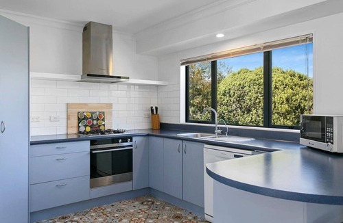 Waipahihi House | Relax & Unwind Close to Lake & Town