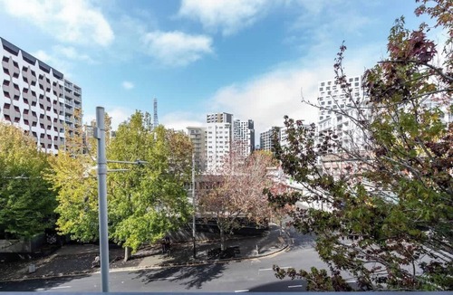 Newton Apartment | Relaxing CBD Parkside Aircon Studio vs Pool & Gym