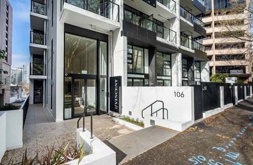 Newton Apartment | Relaxing City Center Studio Close to Queen St
