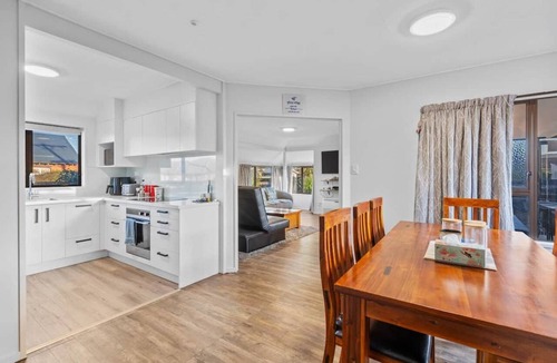 South Dunedin House | Relaxing Dunedin City Escape