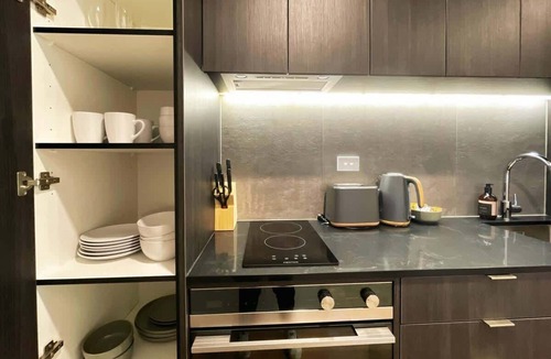 Newton Apartment | Relaxing Get Away Parkside CBD Studio, Pool & Gym