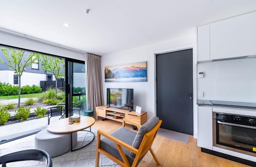 Albert Town Apartment | Relaxing retreat by the river