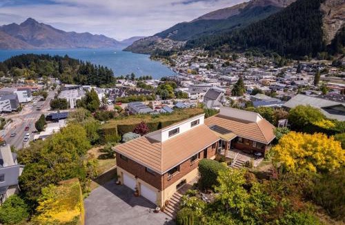 Queenstown City Centre House | Remarkable View in Central Queenstown
