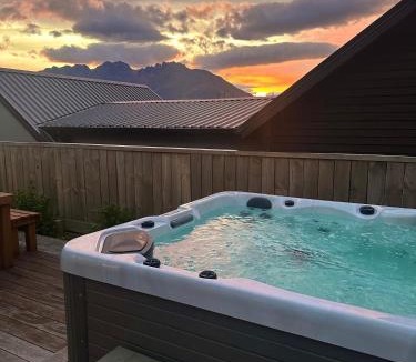 Jacks Point House | Remarkable View with Outdoor Hot Tub