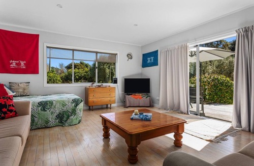 Tirohanga Cottage | Renga Renga Retreat – Garden Cottage Near the Beach