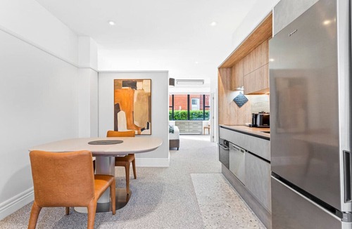 St. Mary's Bay Apartment | Renovated Jervois Road King Bed Parking