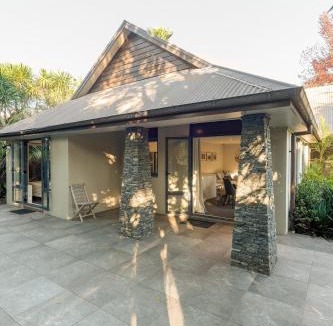 Greenhithe Villa | Resort Style in Urban Auckland