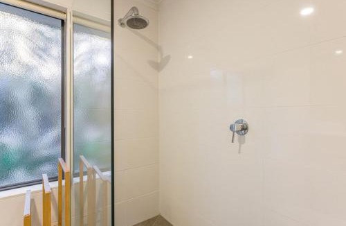 Greenhithe Villa | Resort Style in Urban Auckland
